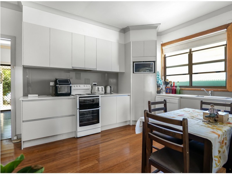 64 Maitland Street, Abermain NSW 2326