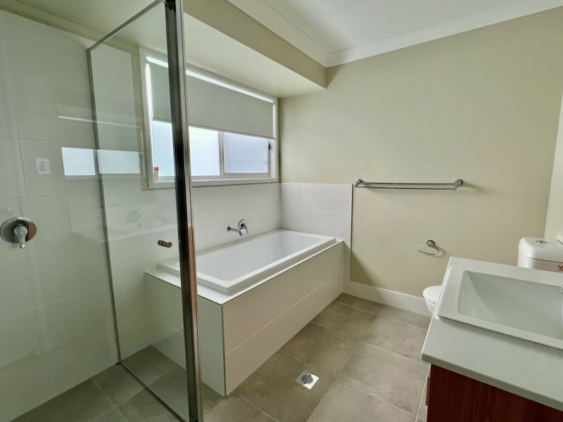 1/6 Lakeside Circuit, Cessnock NSW 2325