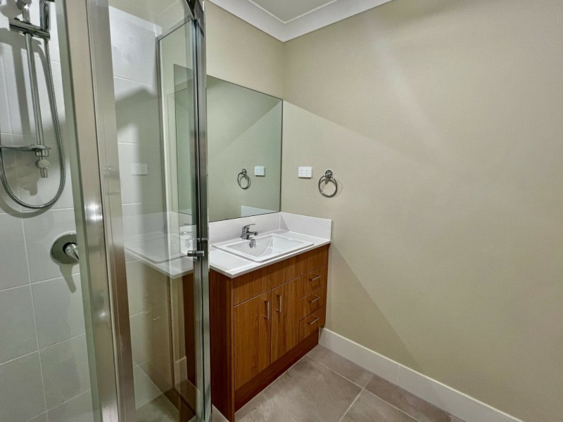 1/6 Lakeside Circuit, Cessnock NSW 2325