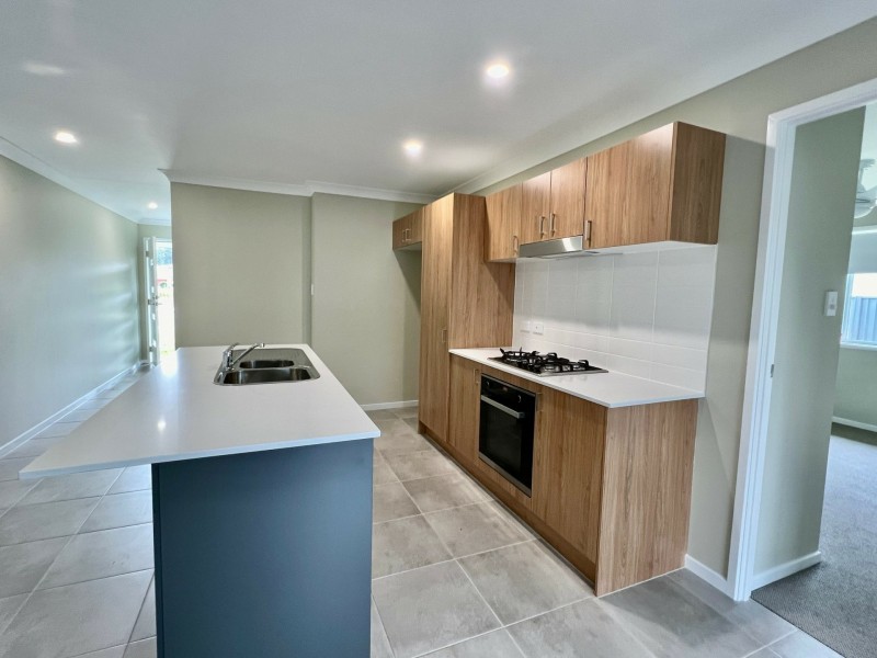 1/6 Lakeside Circuit, Cessnock NSW 2325