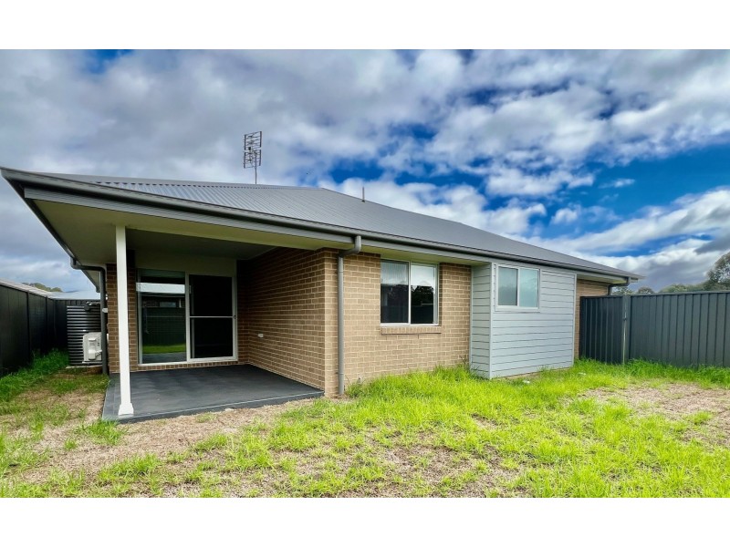 1/6 Lakeside Circuit, Cessnock NSW 2325