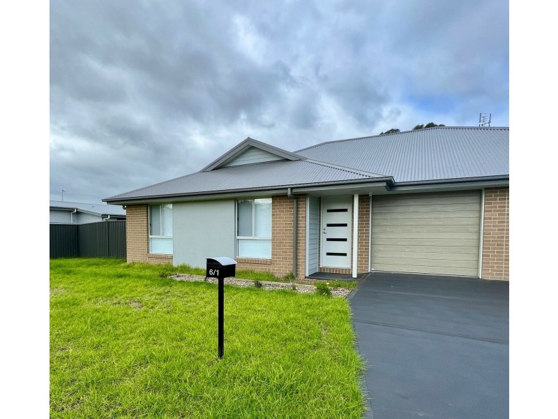 1/6 Lakeside Circuit, Cessnock NSW 2325