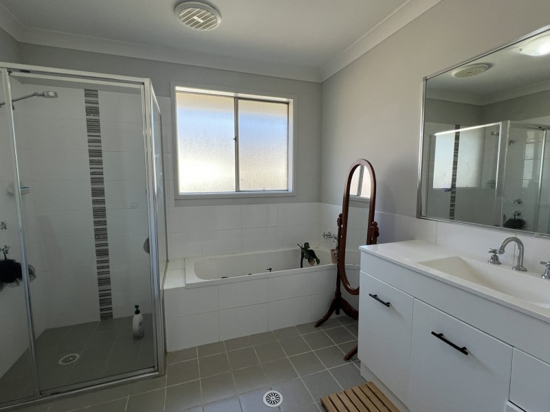 19 Stonebridge Drive, Cessnock NSW 2325