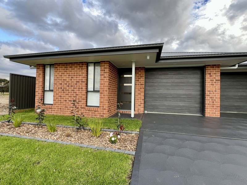 Unit 1/53 Lakeside Circuit, Cessnock NSW 2325