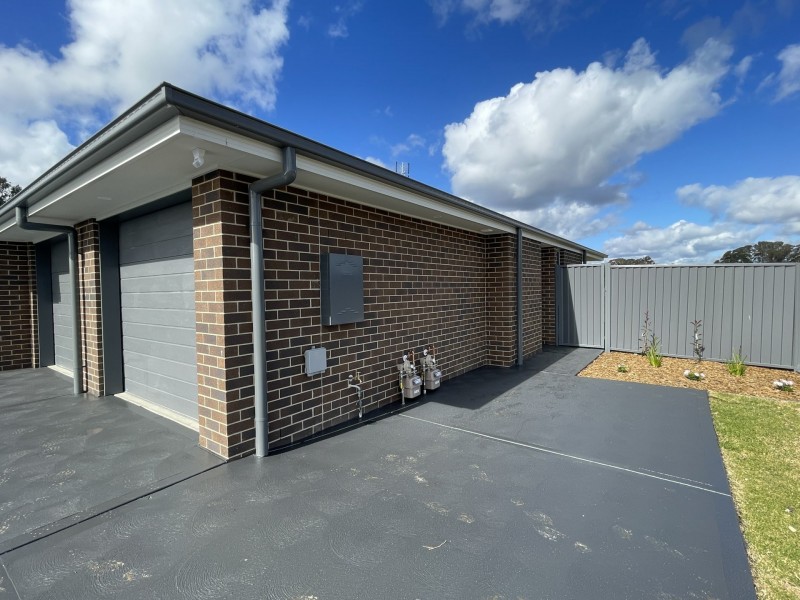 2/47 Lakeside Circuit, Cessnock NSW 2325