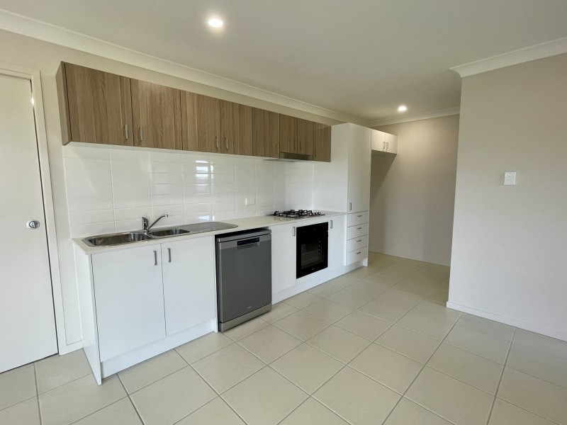 2/47 Lakeside Circuit, Cessnock NSW 2325