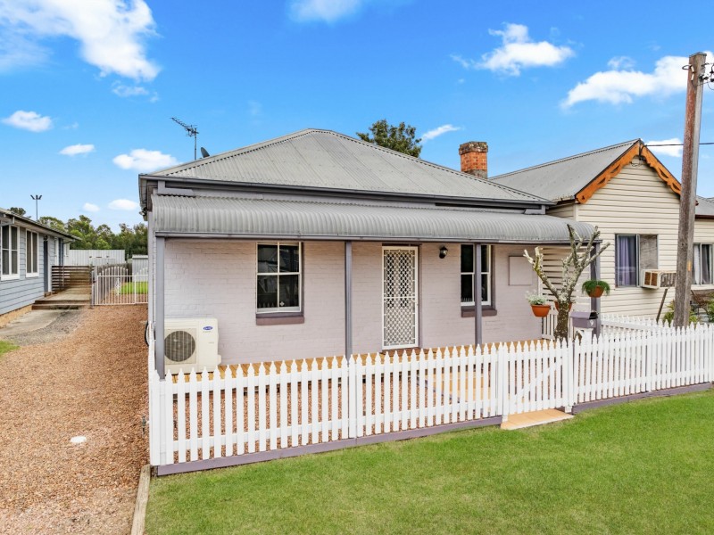 9 Charles Street, Abermain NSW 2326