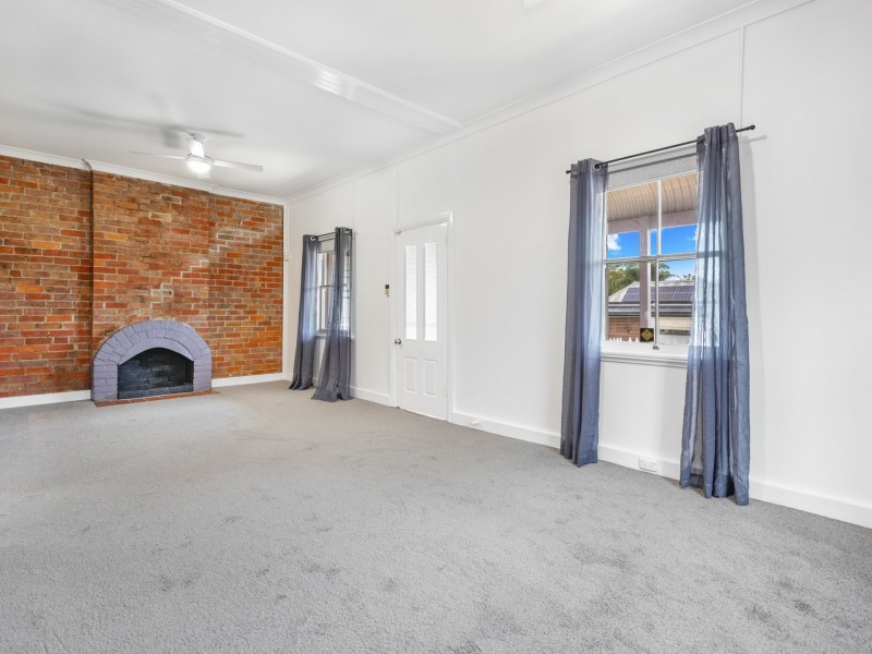 9 Charles Street, Abermain NSW 2326