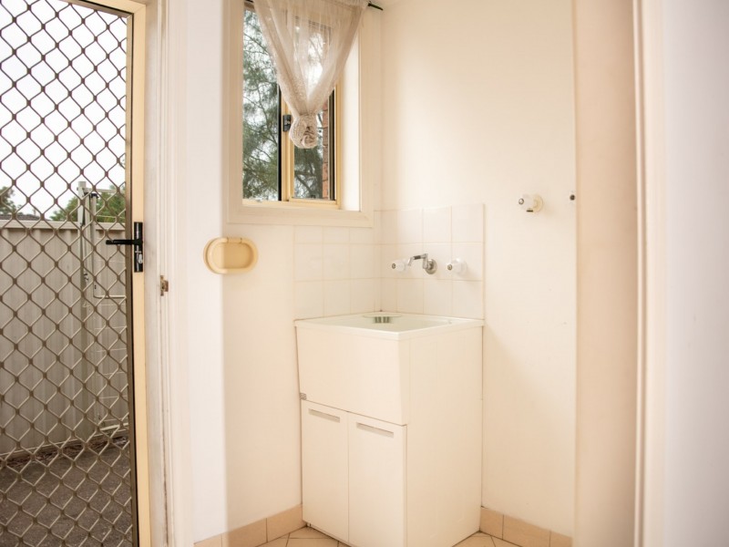 2/8c Shedden Street, Cessnock NSW 2325