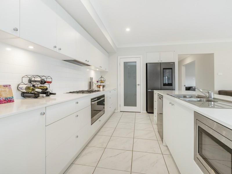 16 Oxley Road, North Rothbury NSW 2335