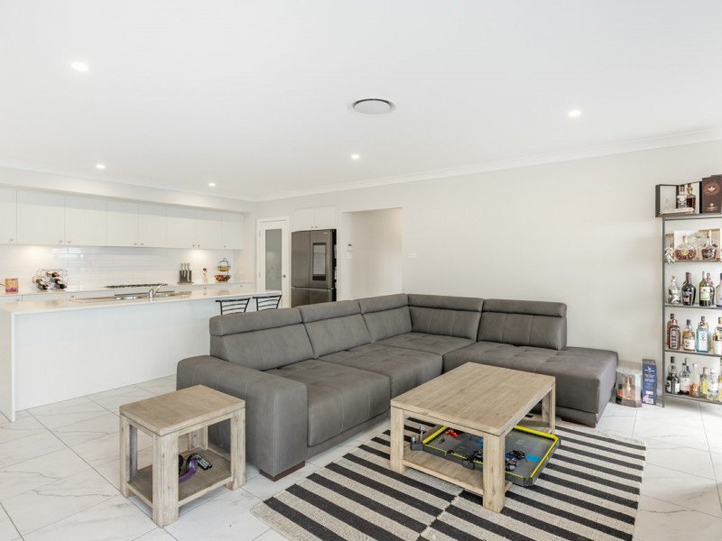 16 Oxley Road, North Rothbury NSW 2335