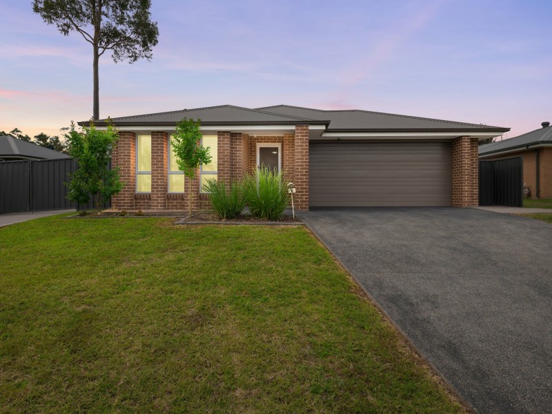 6 Aston Ave, Cessnock NSW 2325