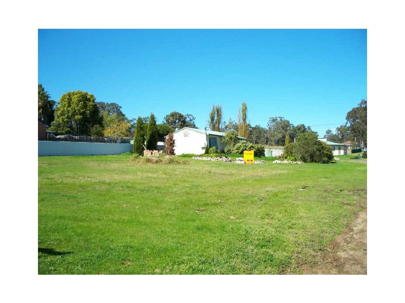 2 Stuart Street, Abernethy NSW 2325