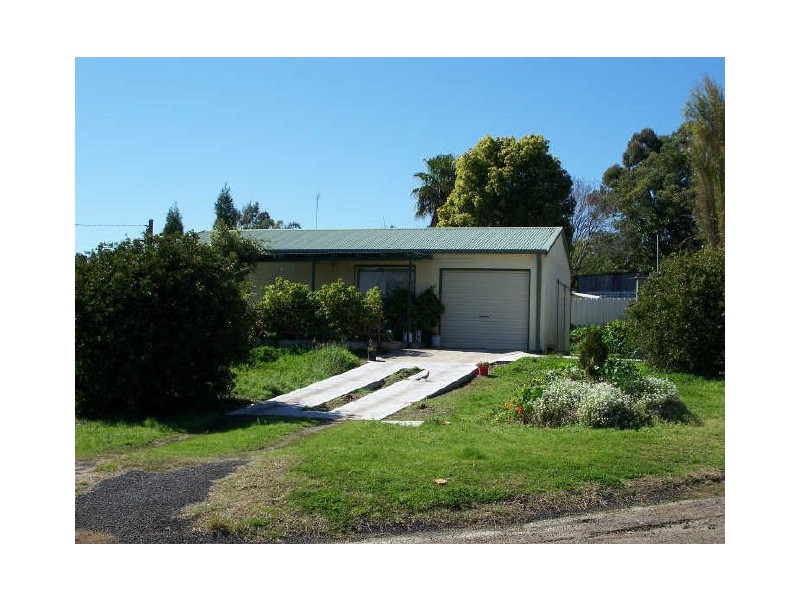 2 Stuart Street, Abernethy NSW 2325