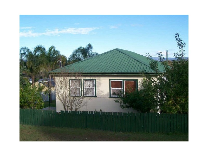 8 Cooma Street, Abermain NSW 2326