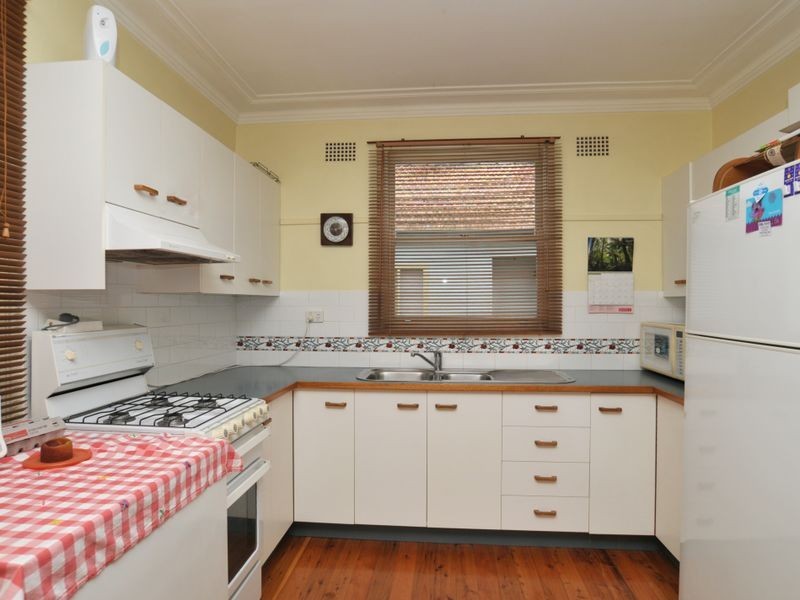 8 Desmond Street, Cessnock NSW 2325