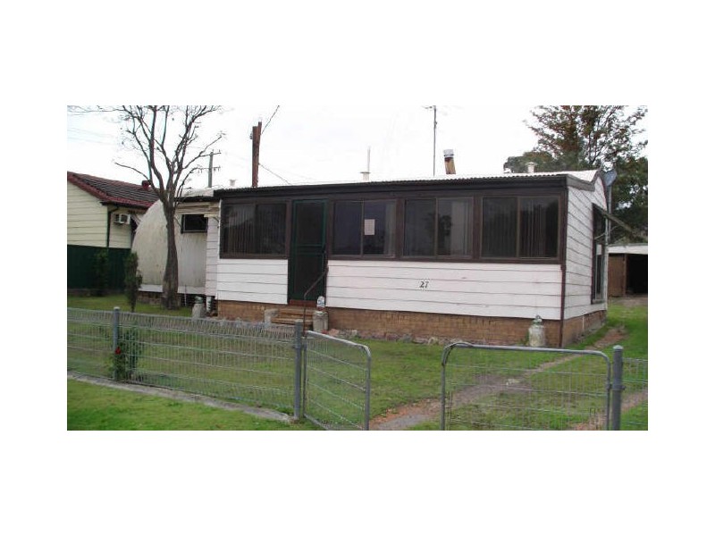 27 Macquarie Avenue, Cessnock NSW 2325