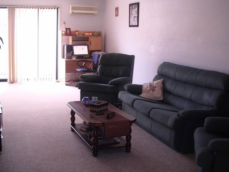 2/7A Hickey Street, Cessnock NSW 2325