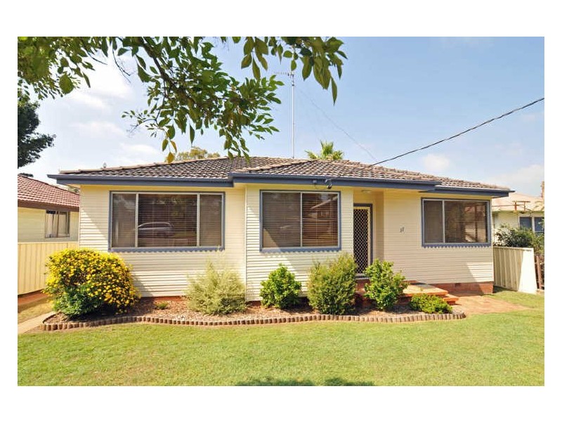 11 Lambert Street, Cessnock NSW 2325