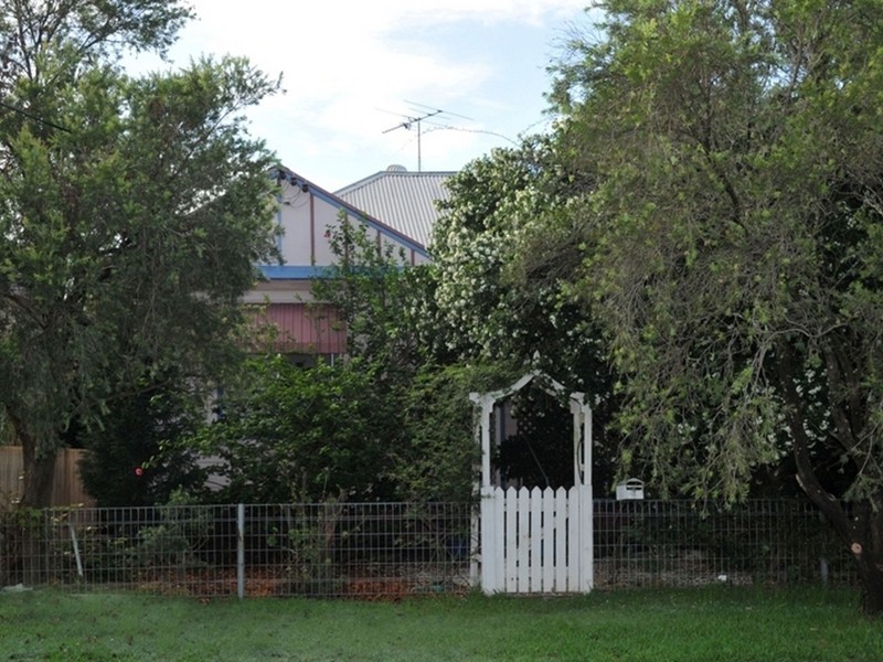 2 Bent Street, Cessnock NSW 2325