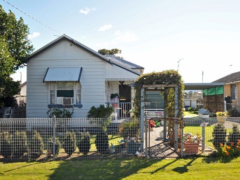 14 Barrett Avenue, Cessnock NSW 2325