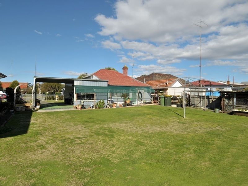 14 Barrett Avenue, Cessnock NSW 2325