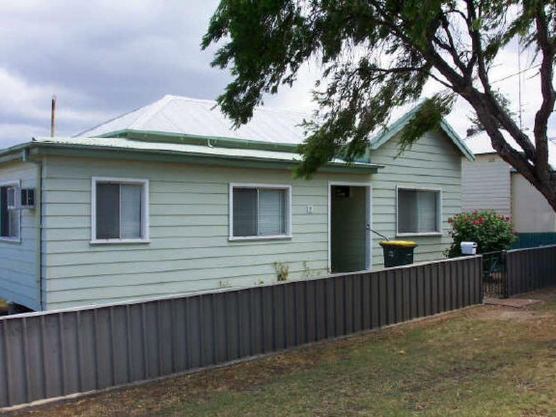 17 Desmond Street, Cessnock NSW 2325