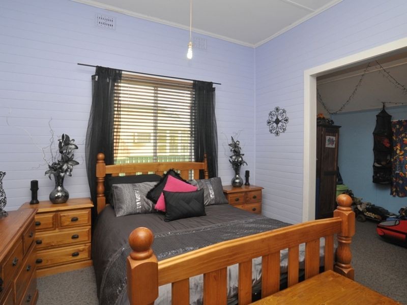 24 Colliery Street, Aberdare NSW 2325