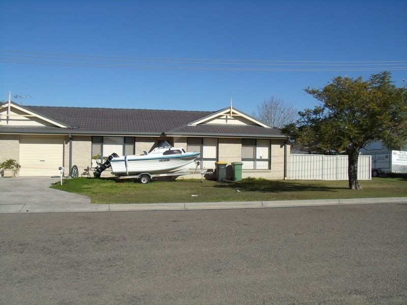2/1 Melton Avenue, Cessnock NSW 2325