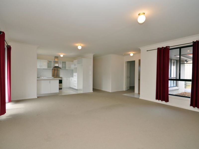 2/42 OShea Circuit, Cessnock NSW 2325