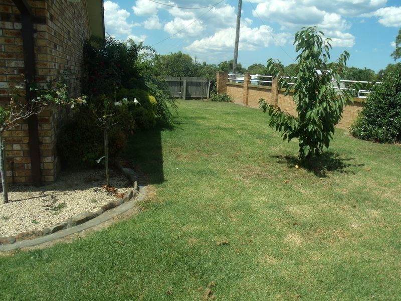 8 Racecourse Road, Cessnock NSW 2325
