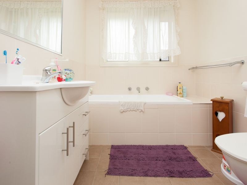 19 Casson Ave, Cessnock NSW 2325