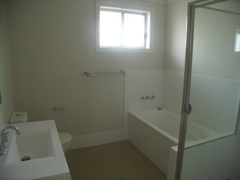 2/6A Third Street, Cessnock NSW 2325