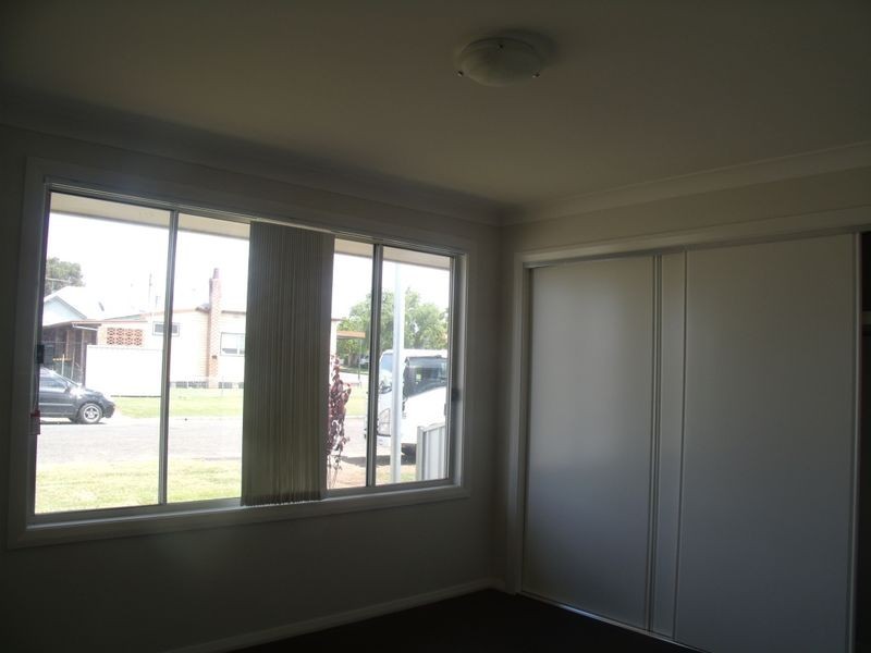 2/6A Third Street, Cessnock NSW 2325