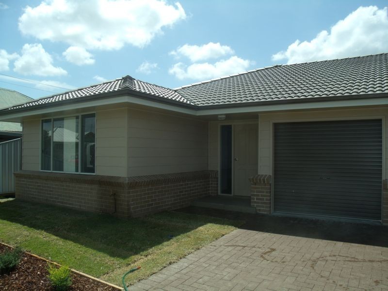 2/6A Third Street, Cessnock NSW 2325