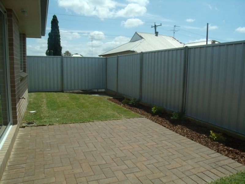 2/6A Third Street, Cessnock NSW 2325