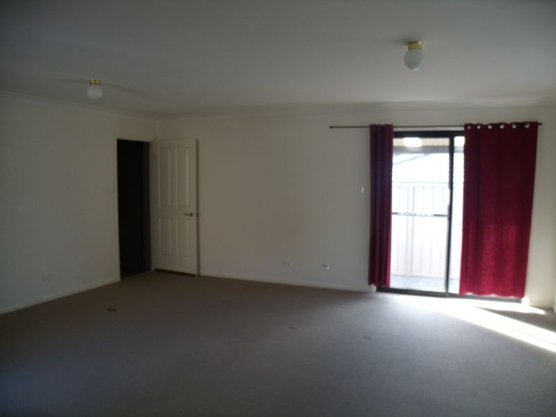 2/42 OShea Cr, Cessnock NSW 2325