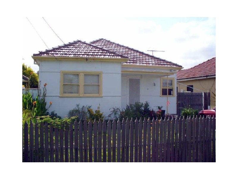 29 Canarys Road, Roselands NSW 2196