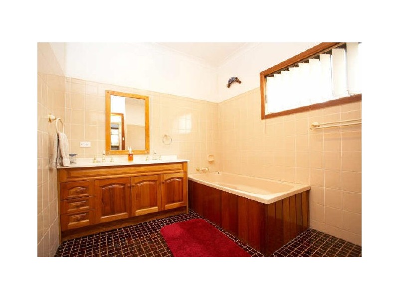 4 Collaroy Avenue, Peakhurst NSW 2210