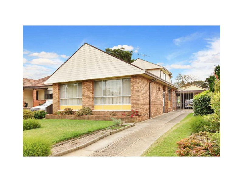 6 Amy Road, Peakhurst NSW 2210