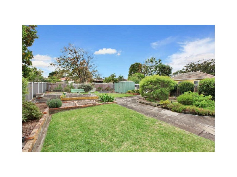 6 Amy Road, Peakhurst NSW 2210