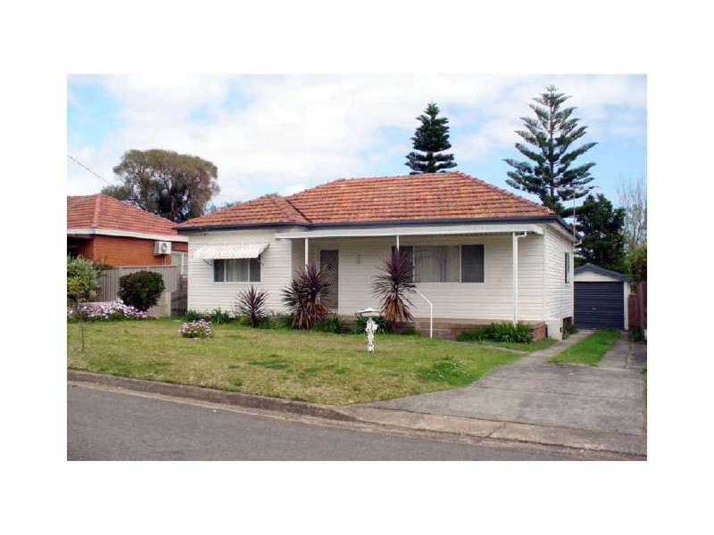 1 Fullerton Cres, Riverwood NSW 2210