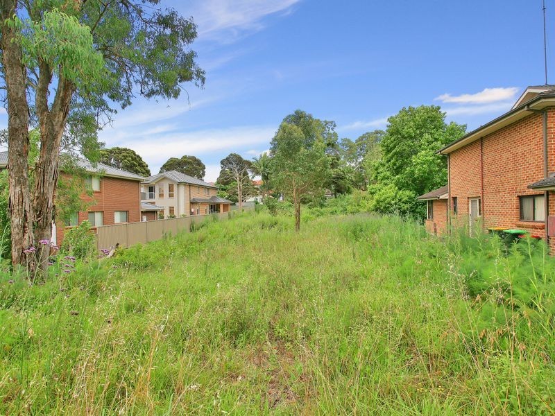 8 Clarendon Road, Peakhurst NSW 2210