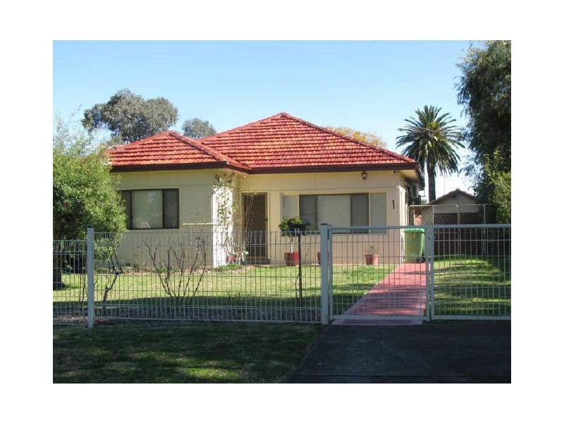 1 Clarke Street, Peakhurst NSW 2210