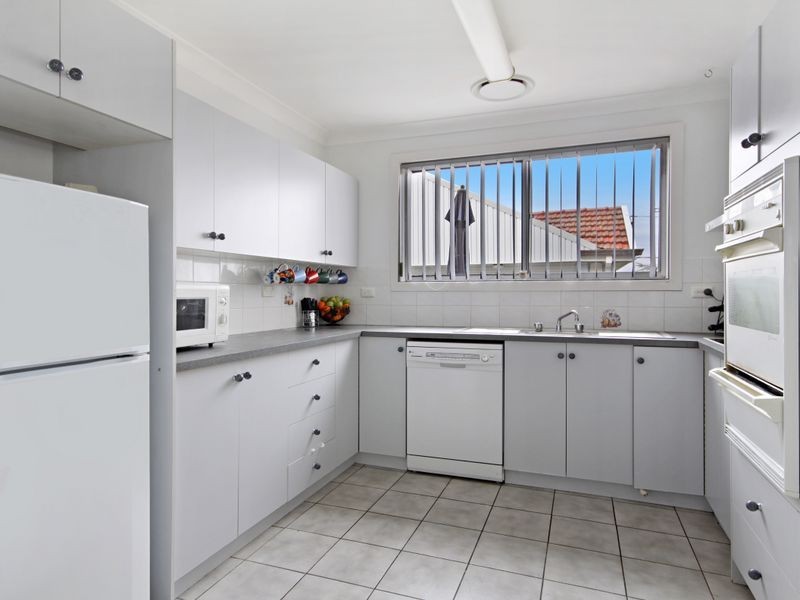 1/1A Forshaw Avenue, Peakhurst NSW 2210