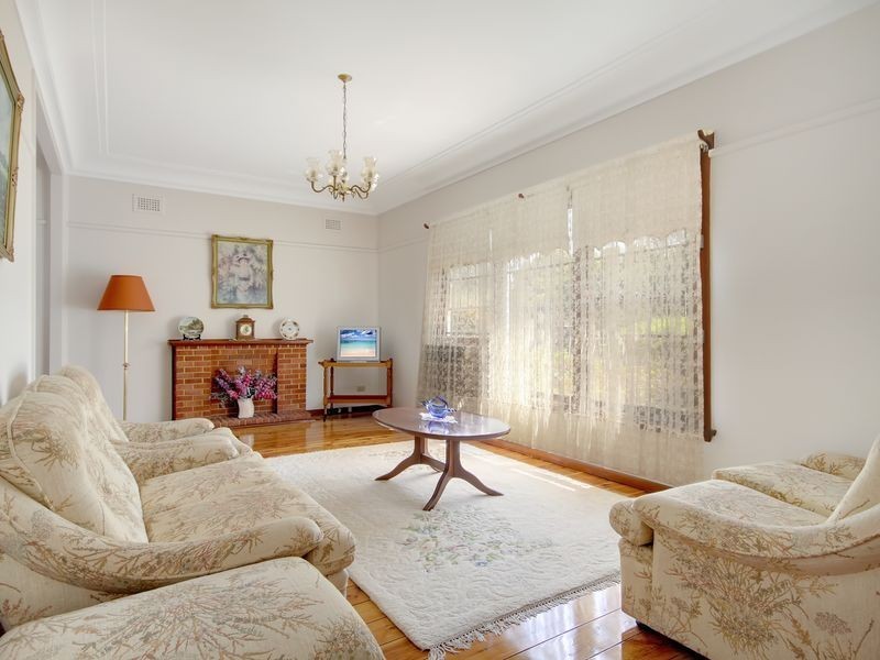 29 Fullerton Crescent, Riverwood NSW 2210