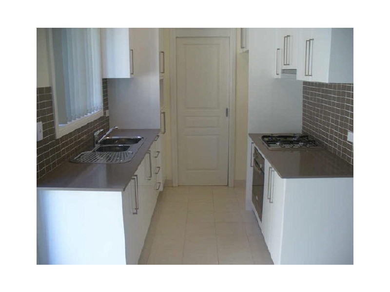 4/50-52 Clarendon Road, Peakhurst NSW 2210