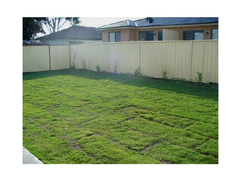 4/50-52 Clarendon Road, Peakhurst NSW 2210