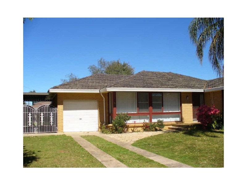 18 Denise Crescent, Peakhurst NSW 2210