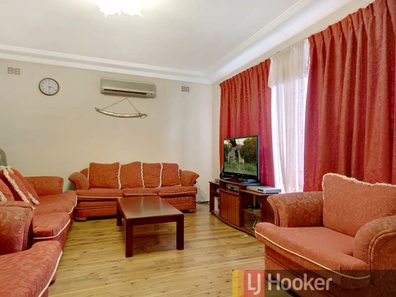 31 Denise Crescent, Peakhurst NSW 2210